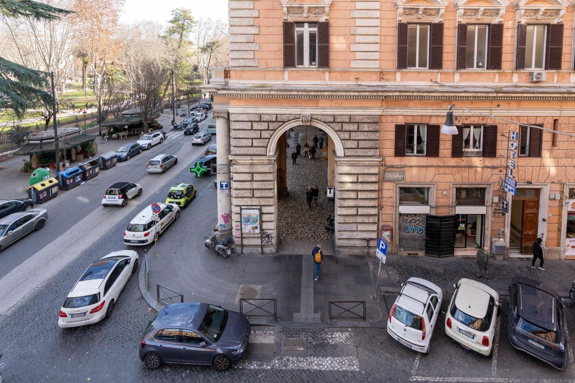 Leone D'Oro Guesthouse - Close To Piazza Vittorio Rome Exterior photo