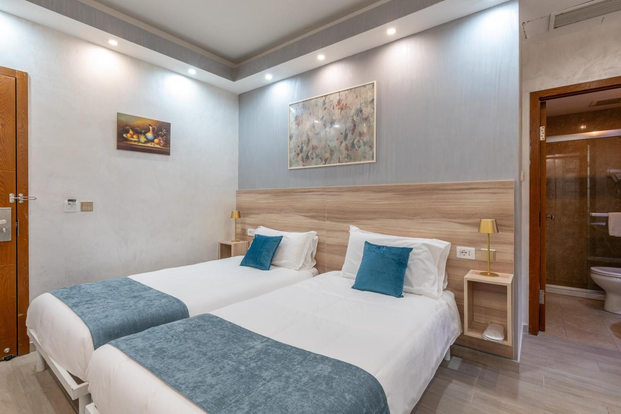 Leone D'Oro Guesthouse - Close To Piazza Vittorio Rome Exterior photo