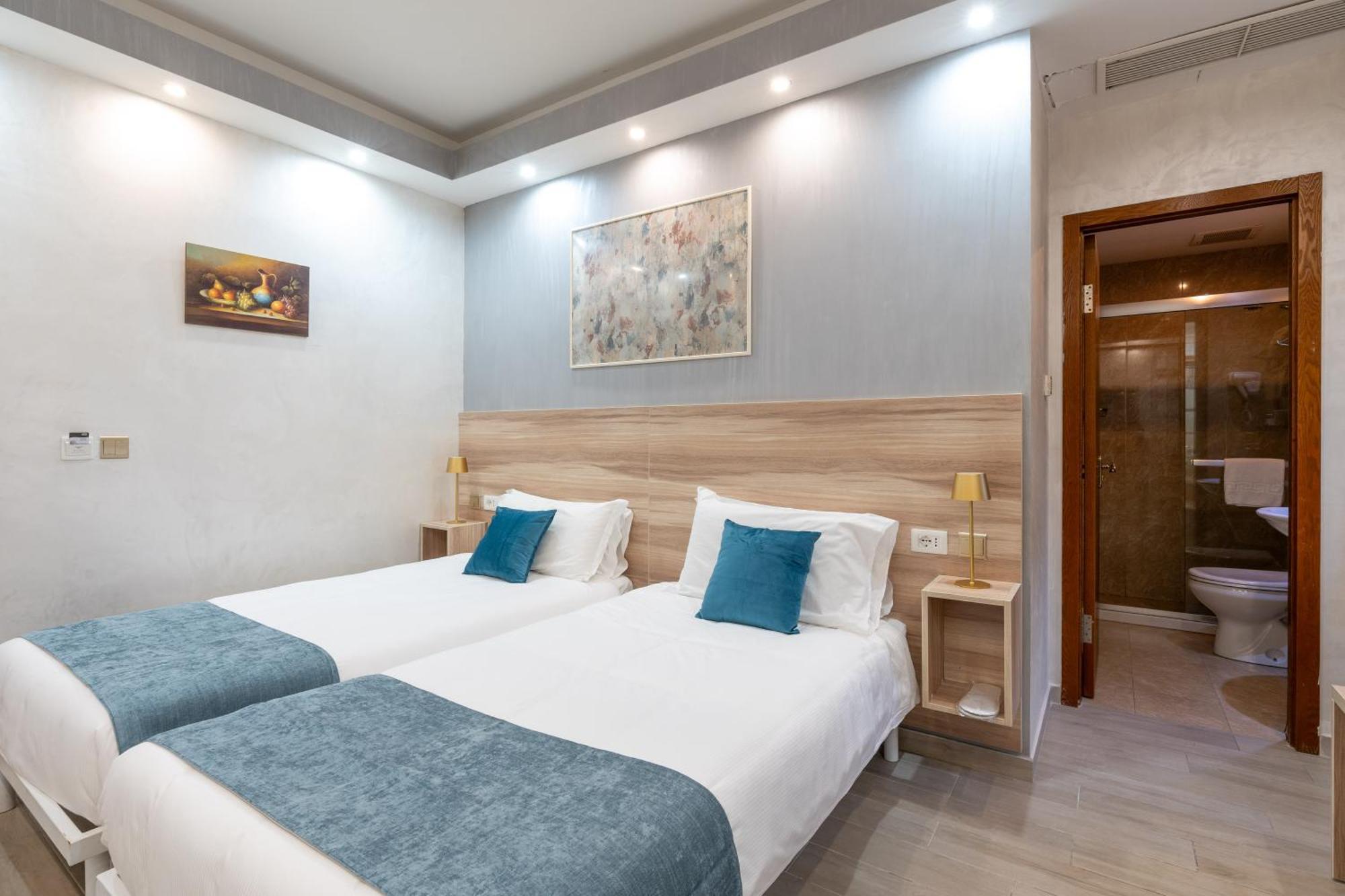 Leone D'Oro Guesthouse - Close To Piazza Vittorio Rome Exterior photo
