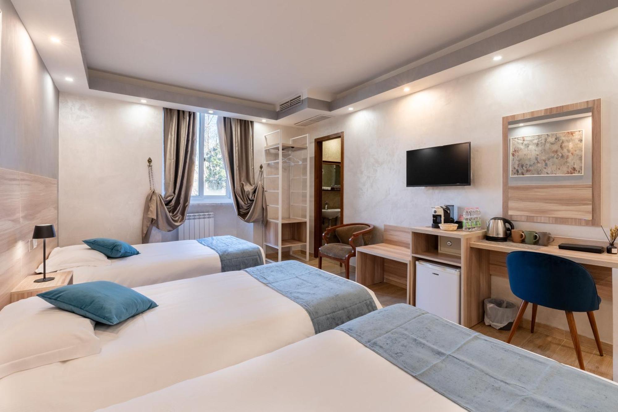 Leone D'Oro Guesthouse - Close To Piazza Vittorio Rome Exterior photo